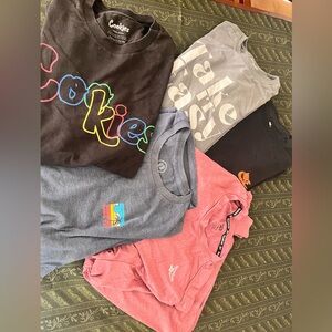 LOT OF 5 ASSORTED XL T SHIRT : NIKE, Reebok, Hang ten, cookies , Good fellow